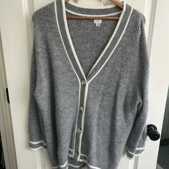 a new day size L grey preppy cardigan. Oversized. Super soft. Warm. Preppy. - Picture 2 of 8